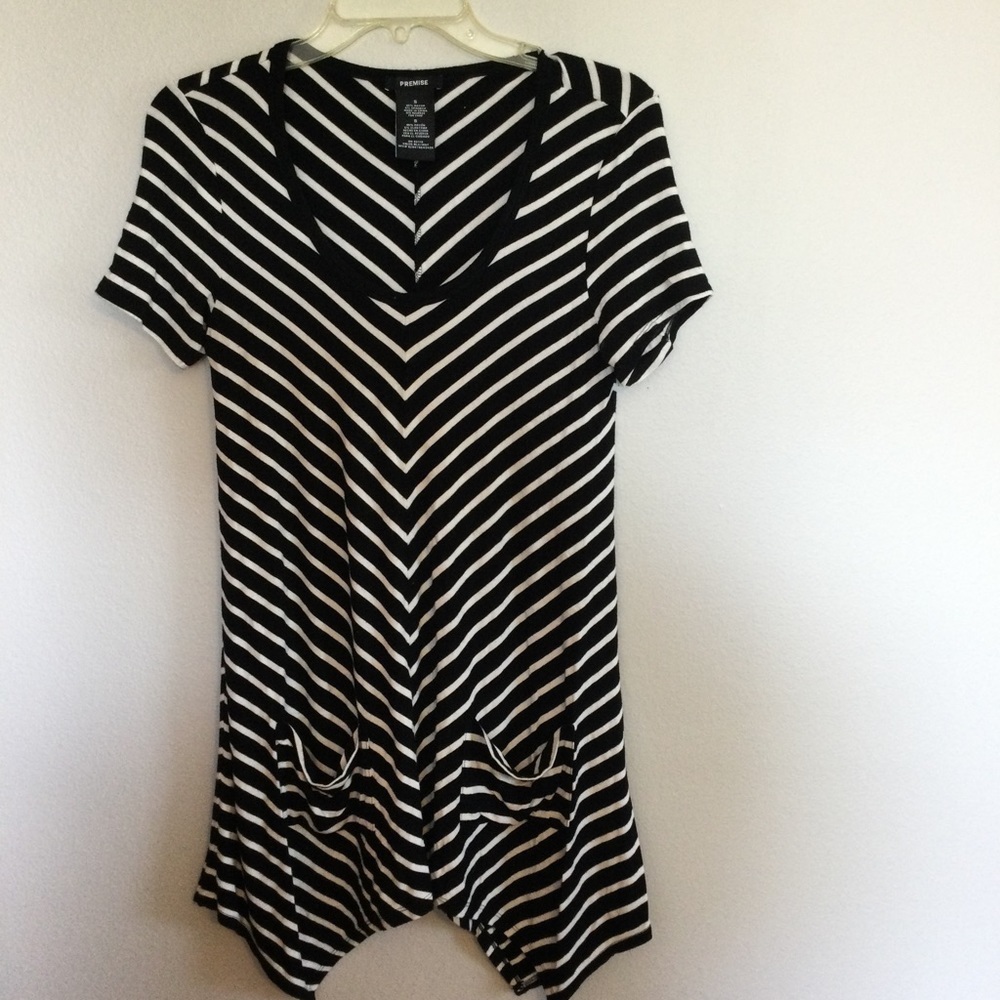 Premise Black & White Short Sleeve Shark Tooth Hem Dress Size Small - Picture 2 of 7
